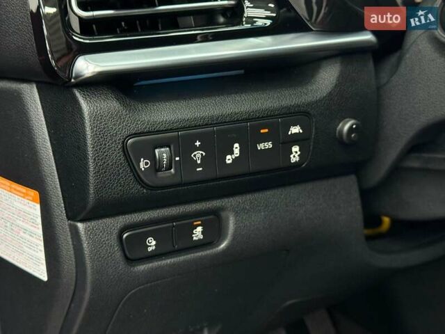 Червоний Кіа Niro, об'ємом двигуна 0 л та пробігом 110 тис. км за 19648 $, фото 14 на Automoto.ua