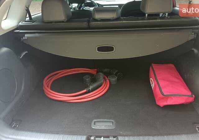 Киа Niro 2020 в Львове на Automoto.ua Красный Киа Niro, объемом двигателя 0 л и пробегом 105 тыс. км за 19999 $, фото 21 на Automoto.ua