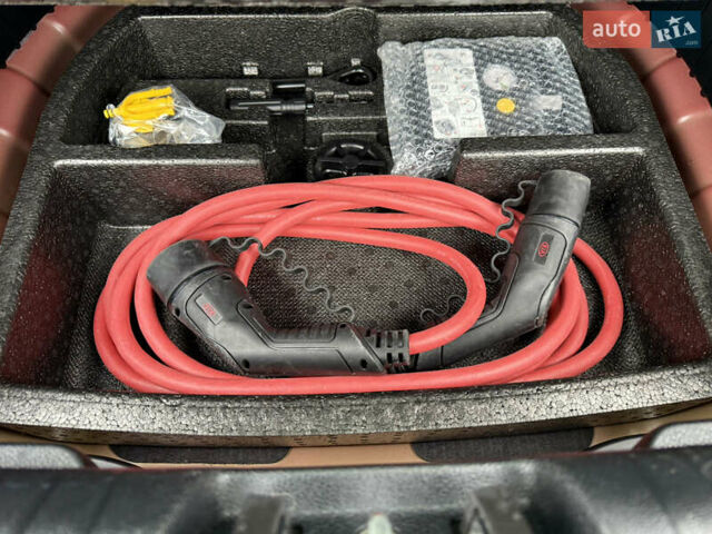 Червоний Кіа Niro, об'ємом двигуна 0 л та пробігом 128 тис. км за 19900 $, фото 52 на Automoto.ua