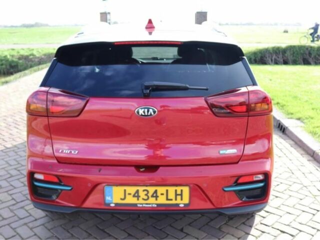 Красный Киа Niro, объемом двигателя 0 л и пробегом 84 тыс. км за 18368 $, фото 3 на Automoto.ua