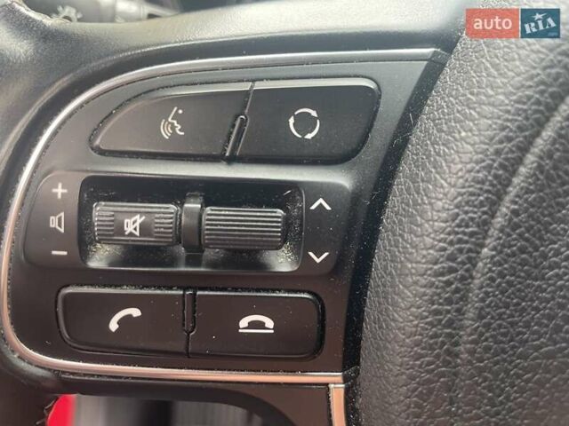 Красный Киа Niro, объемом двигателя 0 л и пробегом 124 тыс. км за 18200 $, фото 12 на Automoto.ua