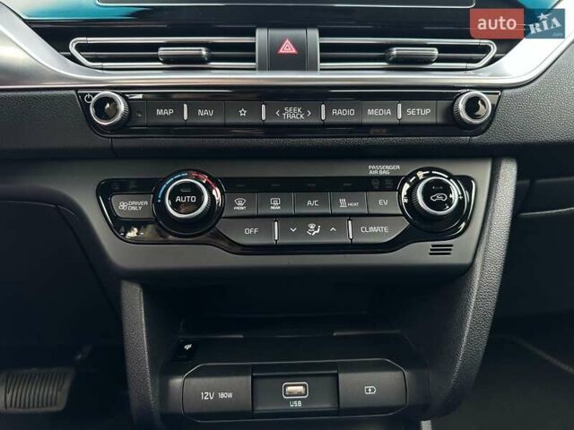 Червоний Кіа Niro, об'ємом двигуна 0 л та пробігом 61 тис. км за 23500 $, фото 67 на Automoto.ua