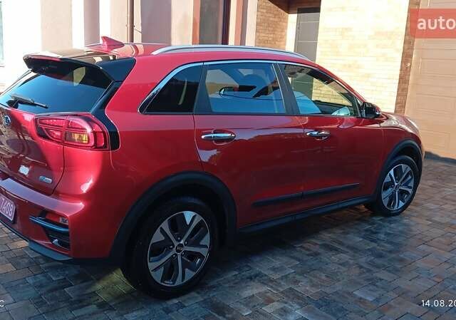 Красный Киа Niro, объемом двигателя 0 л и пробегом 117 тыс. км за 18950 $, фото 2 на Automoto.ua