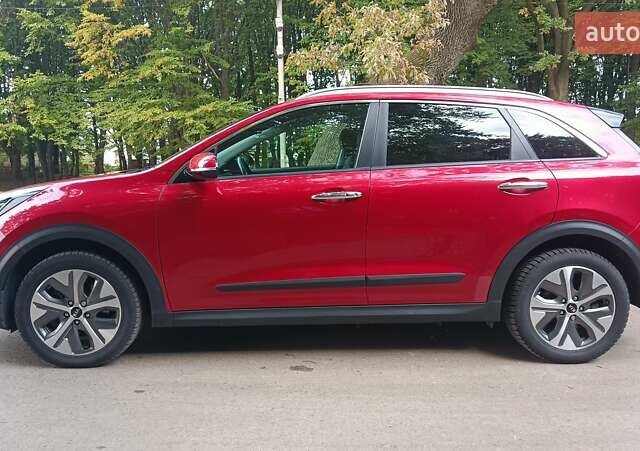 Киа Niro 2020 в Львове на Automoto.ua Красный Киа Niro, объемом двигателя 0 л и пробегом 105 тыс. км за 19999 $, фото 44 на Automoto.ua