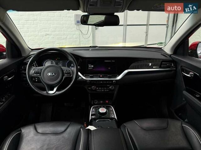 Червоний Кіа Niro, об'ємом двигуна 0 л та пробігом 110 тис. км за 19648 $, фото 17 на Automoto.ua
