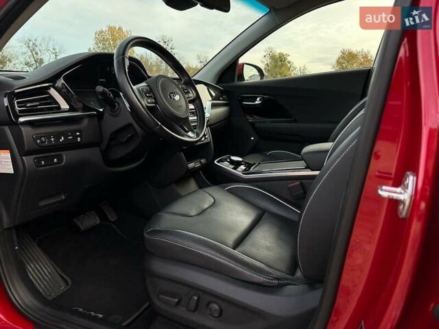 Червоний Кіа Niro, об'ємом двигуна 0 л та пробігом 61 тис. км за 23500 $, фото 41 на Automoto.ua