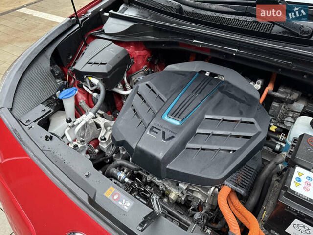 Червоний Кіа Niro, об'ємом двигуна 0 л та пробігом 151 тис. км за 18500 $, фото 67 на Automoto.ua