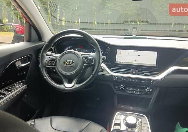 Киа Niro 2020 в Львове на Automoto.ua Красный Киа Niro, объемом двигателя 0 л и пробегом 105 тыс. км за 19999 $, фото 19 на Automoto.ua