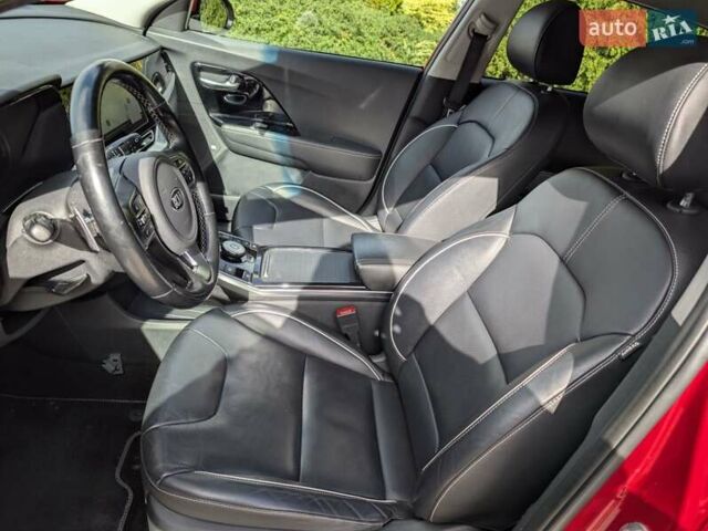 Червоний Кіа Niro, об'ємом двигуна 0 л та пробігом 146 тис. км за 19900 $, фото 23 на Automoto.ua