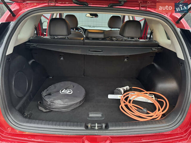 Красный Киа Niro, объемом двигателя 0 л и пробегом 144 тыс. км за 18800 $, фото 48 на Automoto.ua