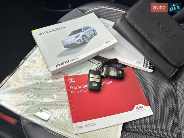 Червоний Кіа Niro, об'ємом двигуна 0 л та пробігом 163 тис. км за 17900 $, фото 54 на Automoto.ua