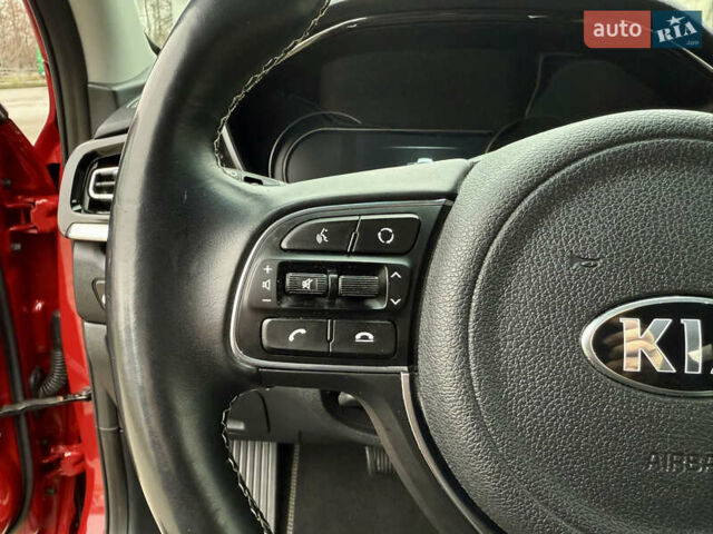 Червоний Кіа Niro, об'ємом двигуна 0 л та пробігом 128 тис. км за 19900 $, фото 27 на Automoto.ua