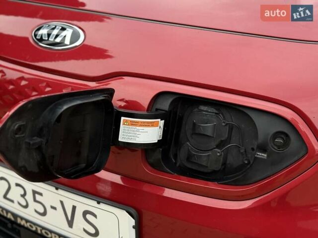 Червоний Кіа Niro, об'ємом двигуна 0 л та пробігом 118 тис. км за 18450 $, фото 31 на Automoto.ua