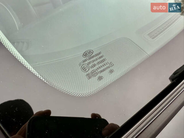 Червоний Кіа Niro, об'ємом двигуна 0 л та пробігом 128 тис. км за 19900 $, фото 22 на Automoto.ua