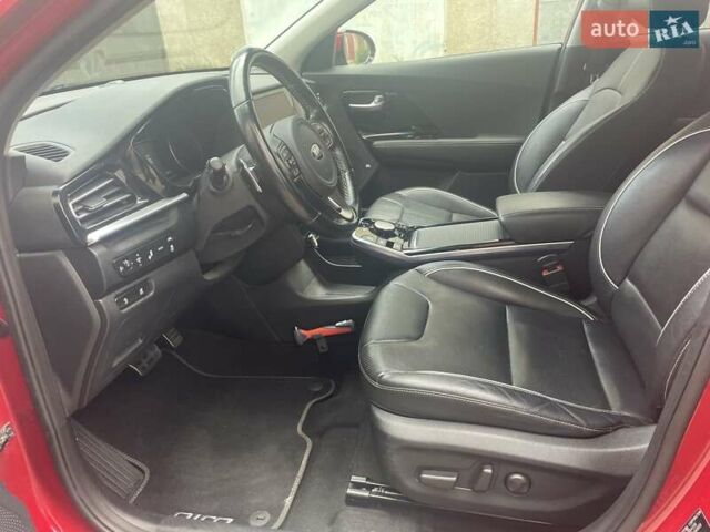 Красный Киа Niro, объемом двигателя 0 л и пробегом 124 тыс. км за 18200 $, фото 16 на Automoto.ua