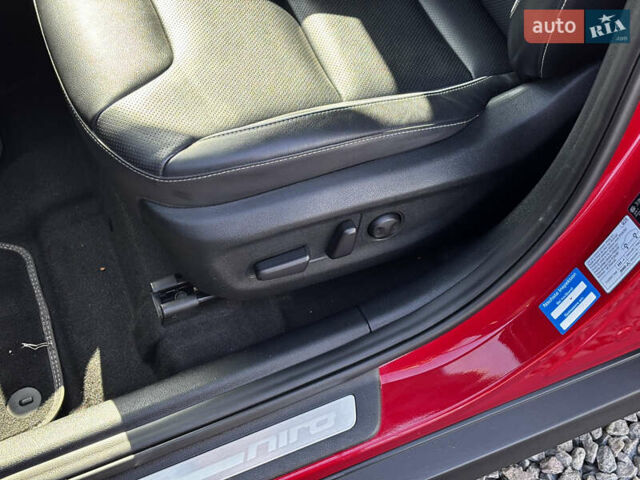 Красный Киа Niro, объемом двигателя 0 л и пробегом 44 тыс. км за 22600 $, фото 18 на Automoto.ua