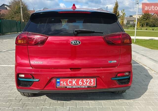 Красный Киа Niro, объемом двигателя 0 л и пробегом 105 тыс. км за 19999 $, фото 6 на Automoto.ua