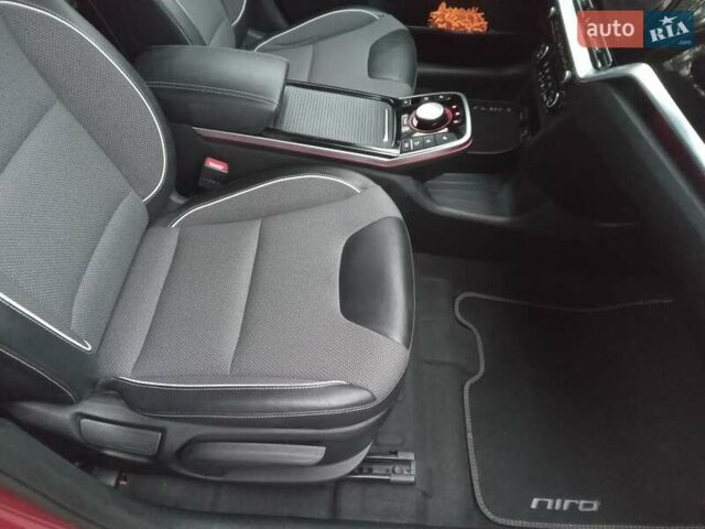 Красный Киа Niro, объемом двигателя 0 л и пробегом 87 тыс. км за 20492 $, фото 54 на Automoto.ua