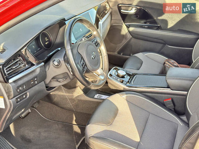 Красный Киа Niro, объемом двигателя 0 л и пробегом 163 тыс. км за 17850 $, фото 34 на Automoto.ua