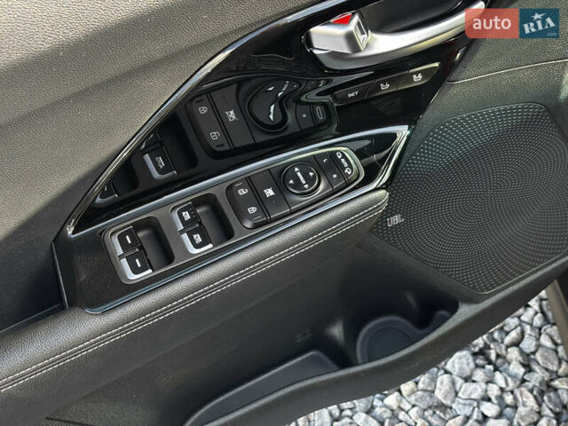 Красный Киа Niro, объемом двигателя 0 л и пробегом 44 тыс. км за 22600 $, фото 19 на Automoto.ua