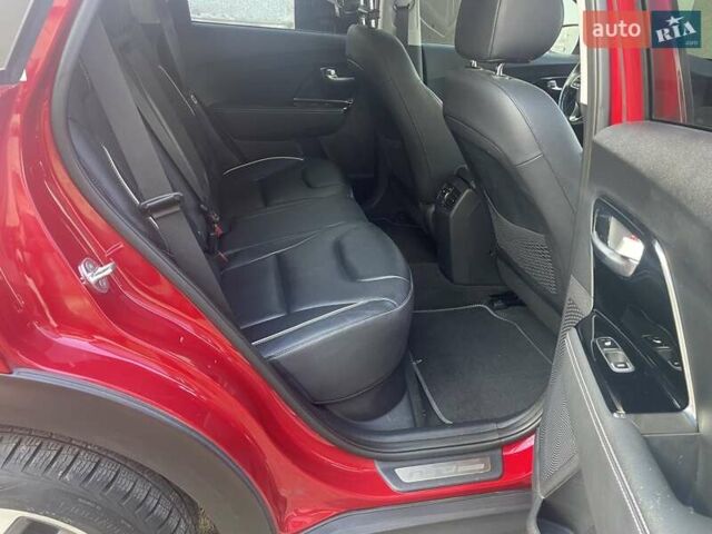 Красный Киа Niro, объемом двигателя 0 л и пробегом 124 тыс. км за 18200 $, фото 4 на Automoto.ua