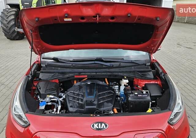 Киа Niro 2020 в Радомышле на Automoto.ua Красный Киа Niro, объемом двигателя 0 л и пробегом 116 тыс. км за 20600 $, фото 43 на Automoto.ua