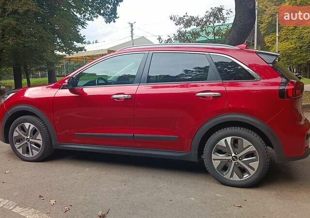 Киа Niro 2020 в Львове на Automoto.ua Красный Киа Niro, объемом двигателя 0 л и пробегом 105 тыс. км за 19999 $, фото 8 на Automoto.ua