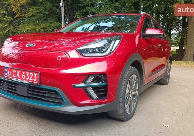 Киа Niro 2020 в Львове на Automoto.ua Красный Киа Niro, объемом двигателя 0 л и пробегом 105 тыс. км за 19999 $, фото 5 на Automoto.ua