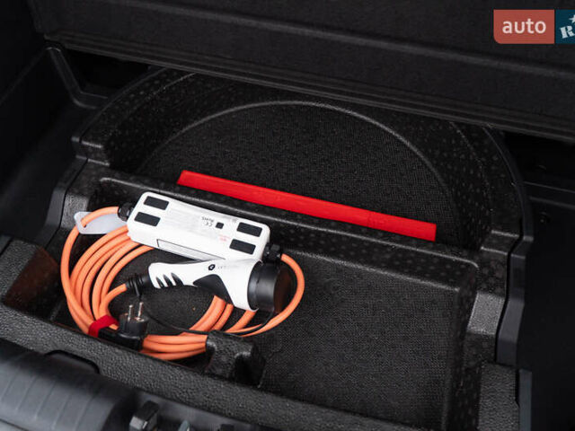 Червоний Кіа Niro, об'ємом двигуна 0 л та пробігом 46 тис. км за 24500 $, фото 58 на Automoto.ua