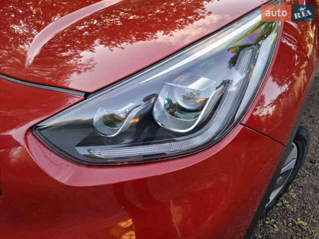 Червоний Кіа Niro, об'ємом двигуна 0 л та пробігом 134 тис. км за 19850 $, фото 6 на Automoto.ua