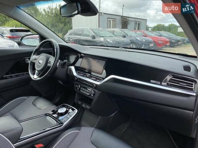 Красный Киа Niro, объемом двигателя 0 л и пробегом 111 тыс. км за 20300 $, фото 76 на Automoto.ua