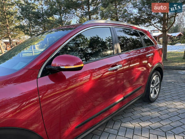 Красный Киа Niro, объемом двигателя 0 л и пробегом 55 тыс. км за 19750 $, фото 18 на Automoto.ua
