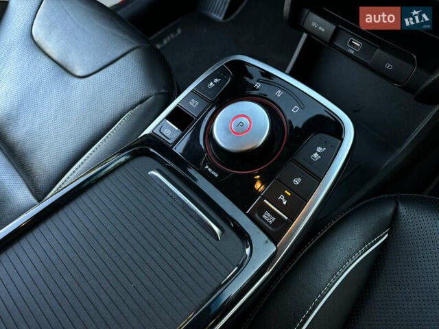 Красный Киа Niro, объемом двигателя 0 л и пробегом 55 тыс. км за 19750 $, фото 90 на Automoto.ua