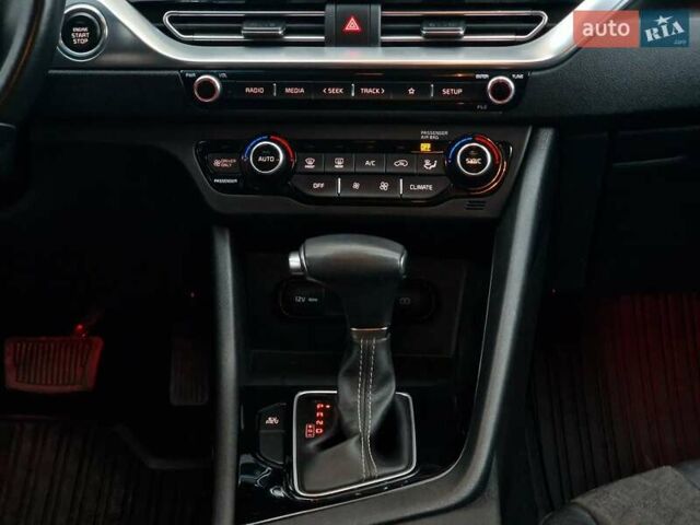 Червоний Кіа Niro, об'ємом двигуна 1.58 л та пробігом 34 тис. км за 28990 $, фото 46 на Automoto.ua