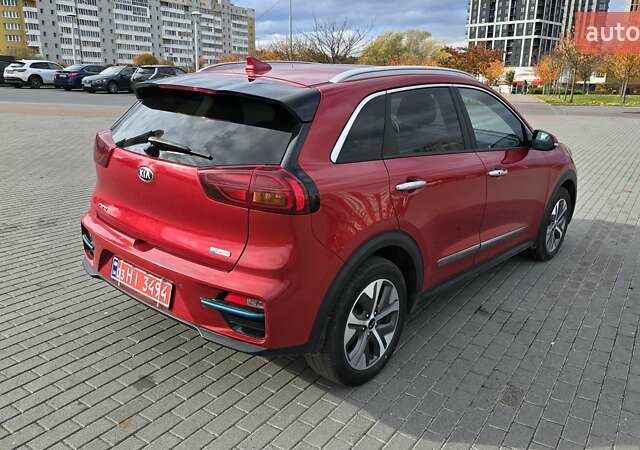 Червоний Кіа Niro, об'ємом двигуна 0 л та пробігом 141 тис. км за 19700 $, фото 5 на Automoto.ua