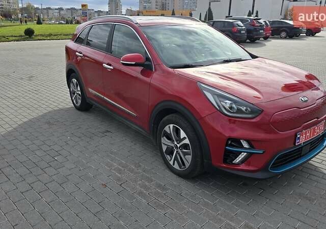 Червоний Кіа Niro, об'ємом двигуна 0 л та пробігом 141 тис. км за 19700 $, фото 7 на Automoto.ua