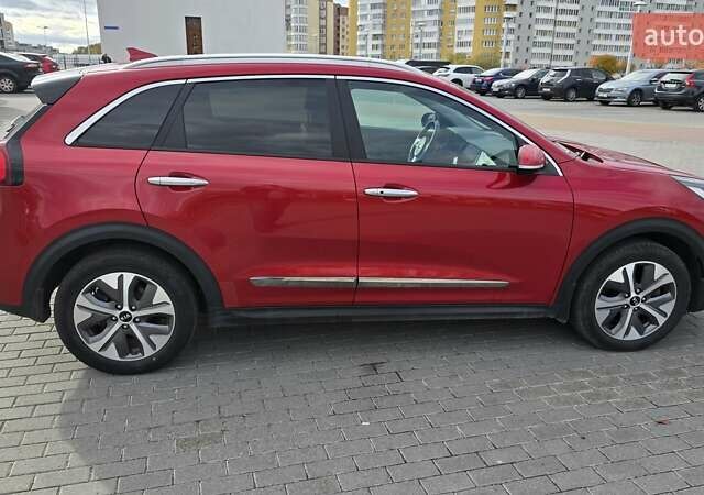 Червоний Кіа Niro, об'ємом двигуна 0 л та пробігом 141 тис. км за 19700 $, фото 6 на Automoto.ua
