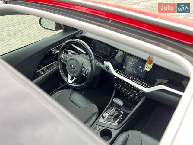 Красный Киа Niro, объемом двигателя 1.6 л и пробегом 108 тыс. км за 19500 $, фото 8 на Automoto.ua