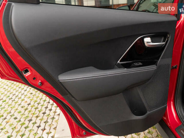 Червоний Кіа Niro, об'ємом двигуна 0 л та пробігом 46 тис. км за 24500 $, фото 35 на Automoto.ua