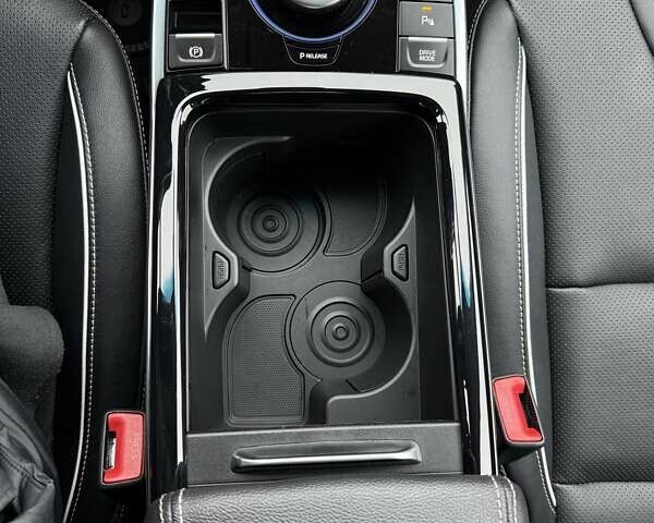 Червоний Кіа Niro, об'ємом двигуна 0 л та пробігом 52 тис. км за 21700 $, фото 34 на Automoto.ua