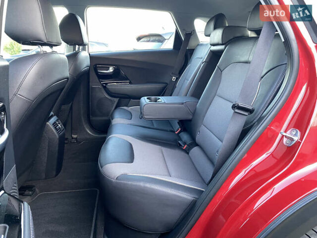 Красный Киа Niro, объемом двигателя 0 л и пробегом 111 тыс. км за 20300 $, фото 67 на Automoto.ua