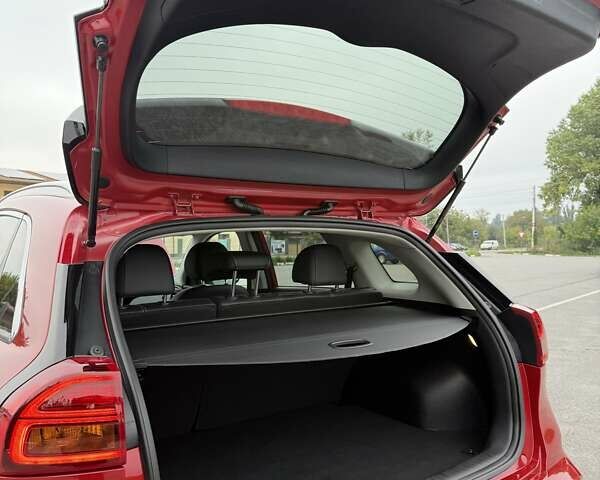 Червоний Кіа Niro, об'ємом двигуна 0 л та пробігом 52 тис. км за 21700 $, фото 24 на Automoto.ua