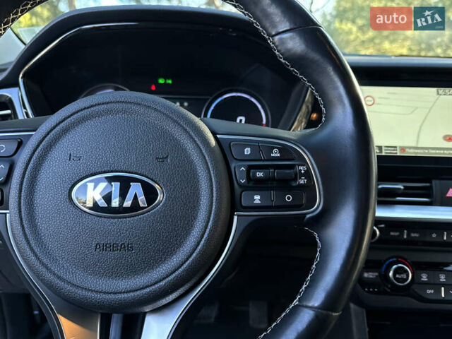 Красный Киа Niro, объемом двигателя 0 л и пробегом 55 тыс. км за 19750 $, фото 80 на Automoto.ua