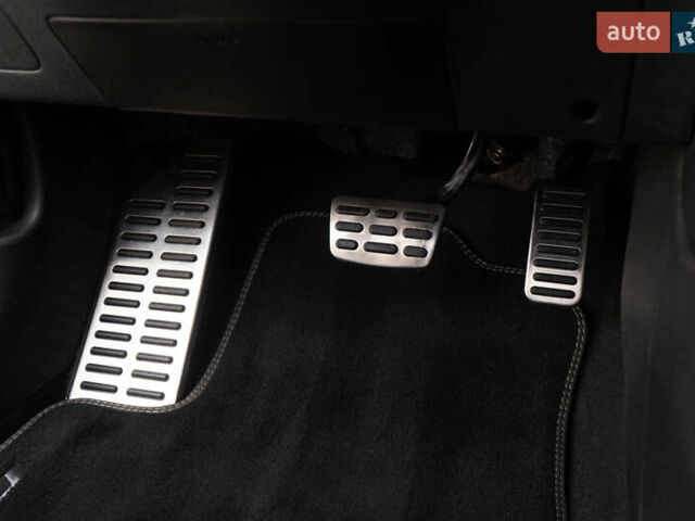 Червоний Кіа Niro, об'ємом двигуна 0 л та пробігом 46 тис. км за 24500 $, фото 33 на Automoto.ua