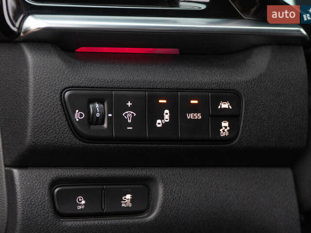 Червоний Кіа Niro, об'ємом двигуна 0 л та пробігом 46 тис. км за 24500 $, фото 20 на Automoto.ua