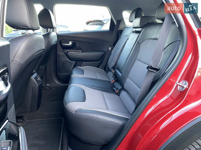 Красный Киа Niro, объемом двигателя 0 л и пробегом 111 тыс. км за 20300 $, фото 66 на Automoto.ua