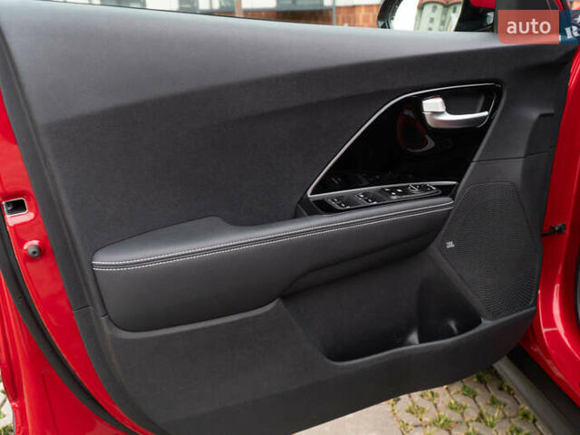 Червоний Кіа Niro, об'ємом двигуна 0 л та пробігом 46 тис. км за 24500 $, фото 16 на Automoto.ua