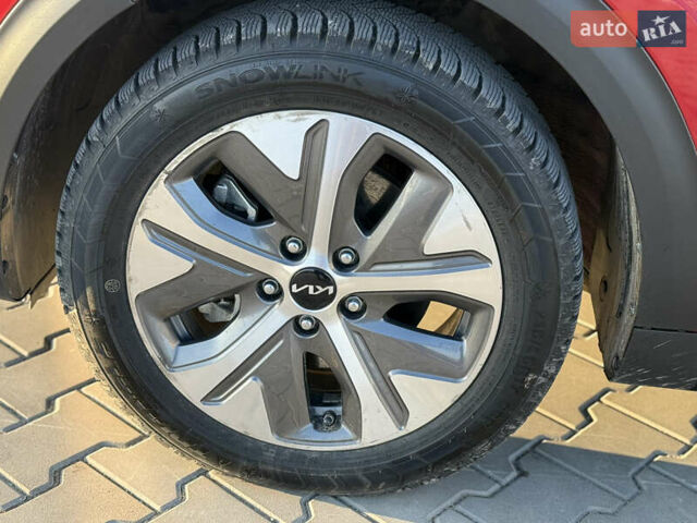 Красный Киа Niro, объемом двигателя 0 л и пробегом 40 тыс. км за 23000 $, фото 27 на Automoto.ua