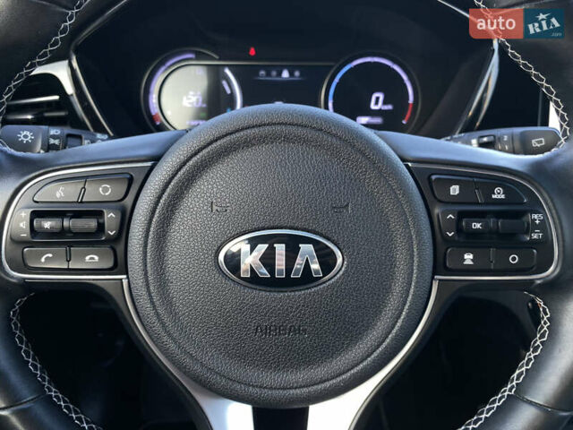 Красный Киа Niro, объемом двигателя 0 л и пробегом 111 тыс. км за 20300 $, фото 37 на Automoto.ua