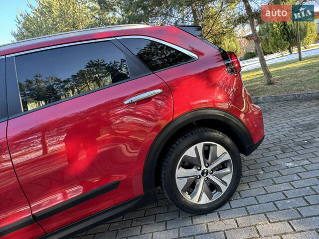 Красный Киа Niro, объемом двигателя 0 л и пробегом 55 тыс. км за 19750 $, фото 23 на Automoto.ua
